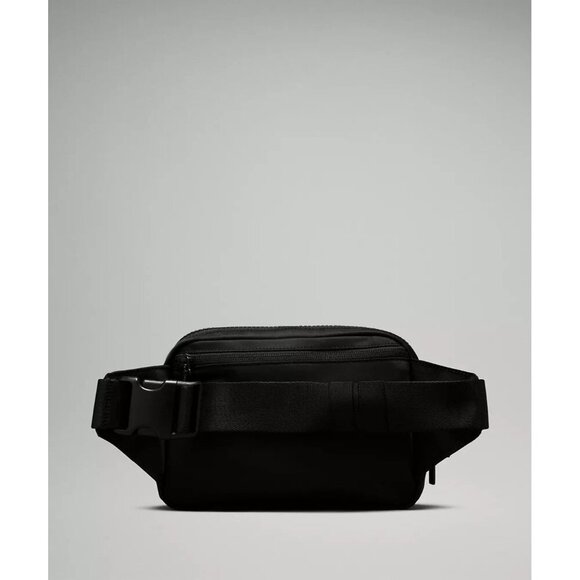 Everywhere Belt Bag Large 2L - Black/Black - Picture 4 of 6